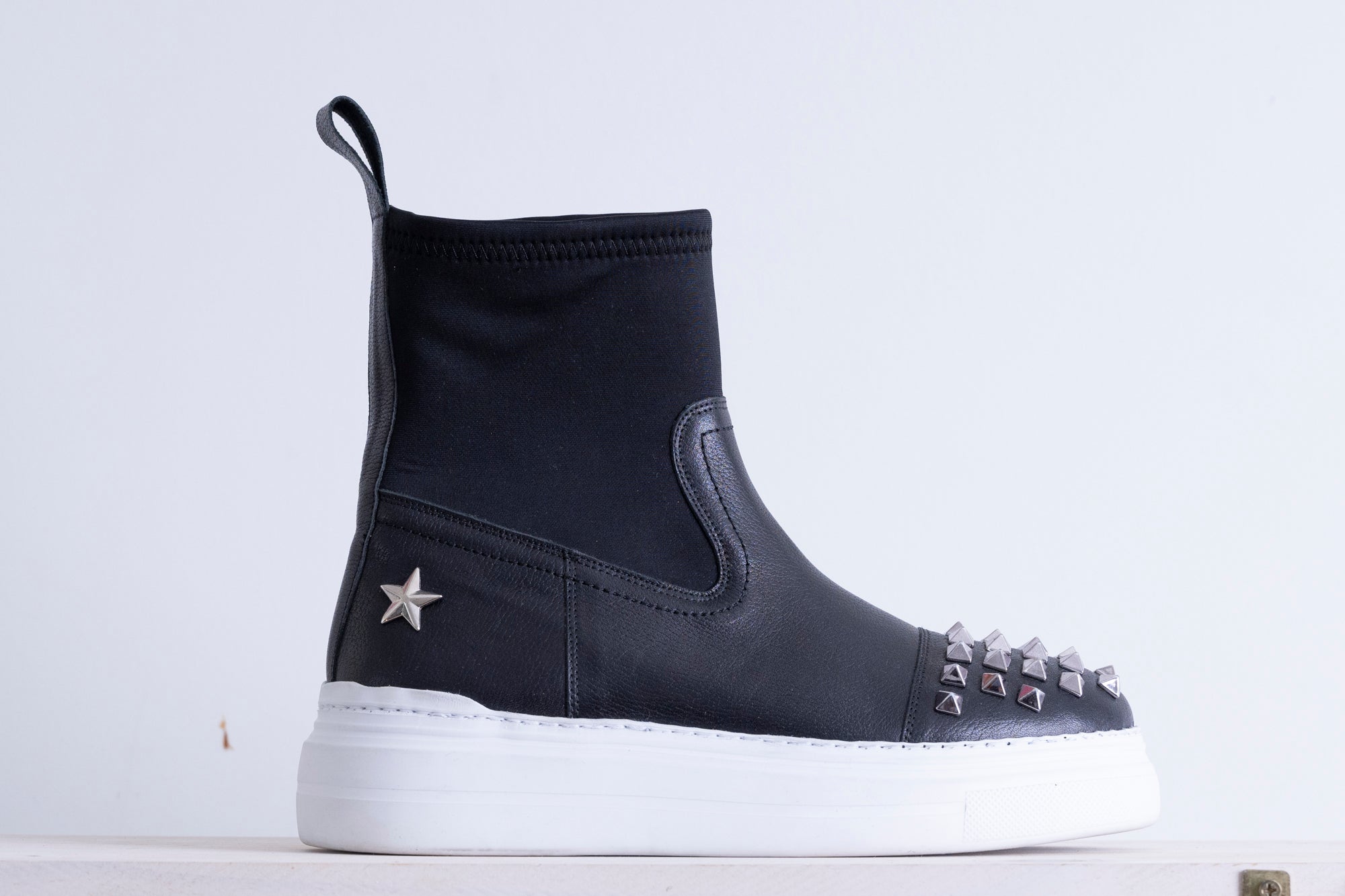 ピラミッドスタッズストレッチブーツ