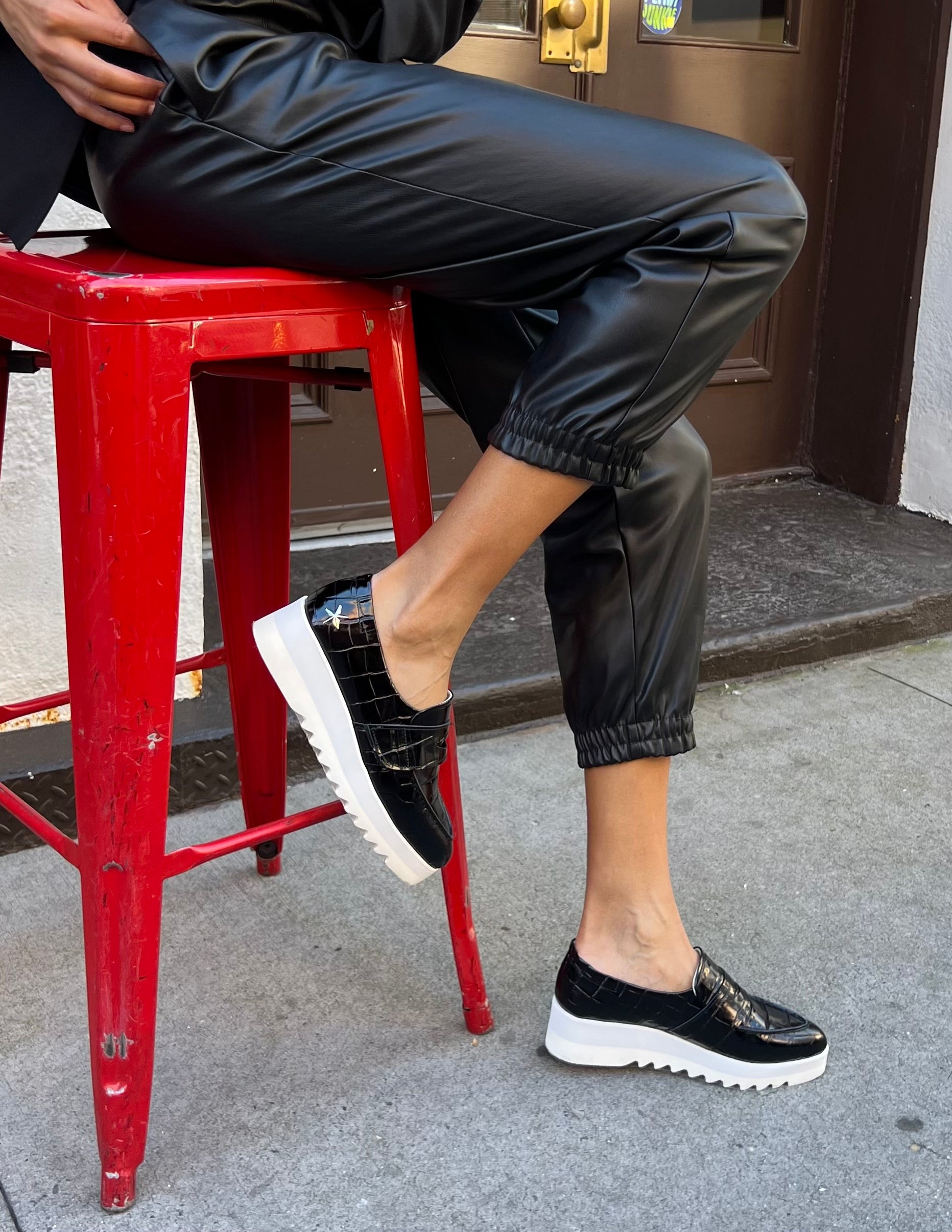 ブラッククロコローファー