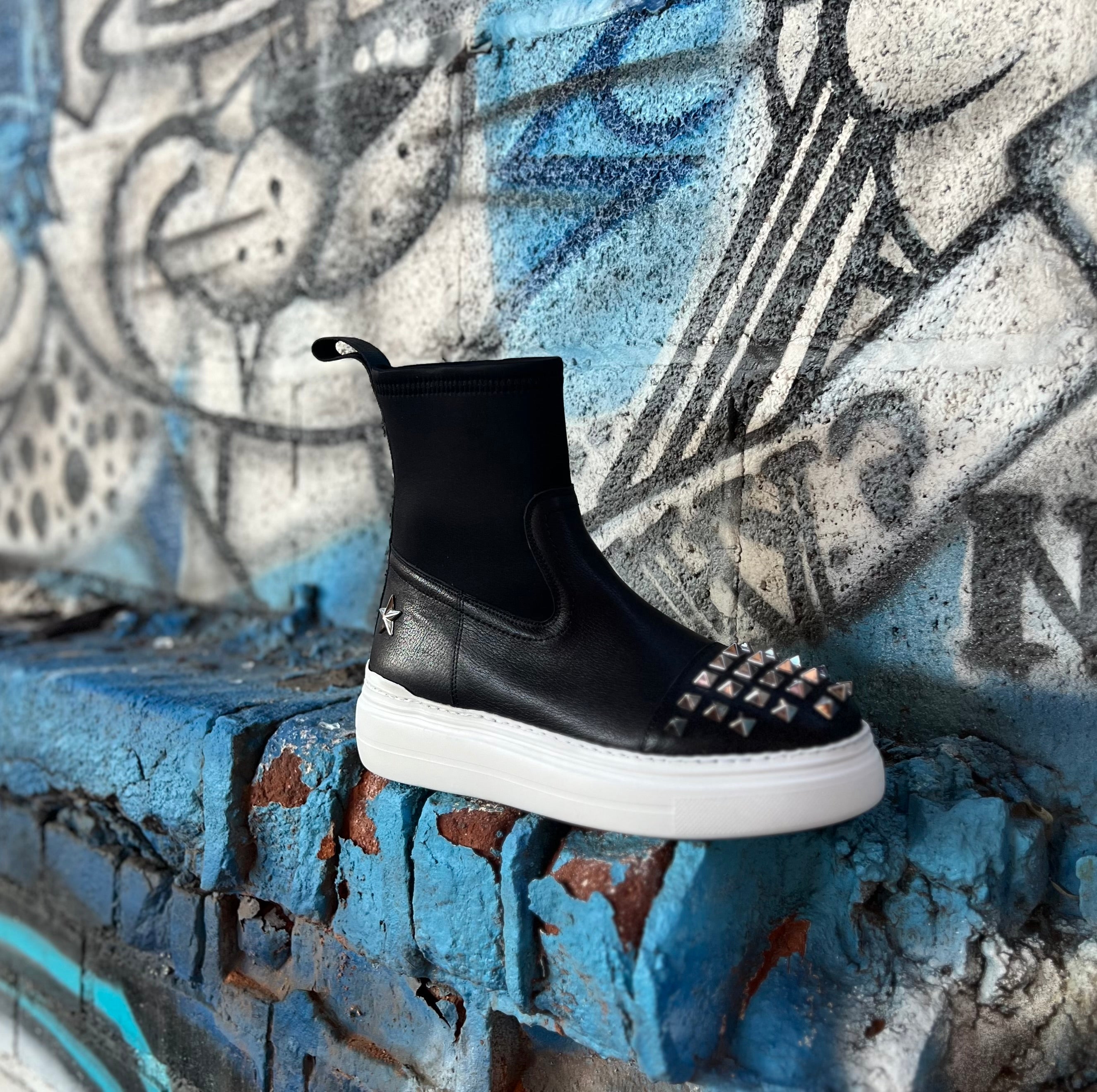 ピラミッドスタッズストレッチブーツ