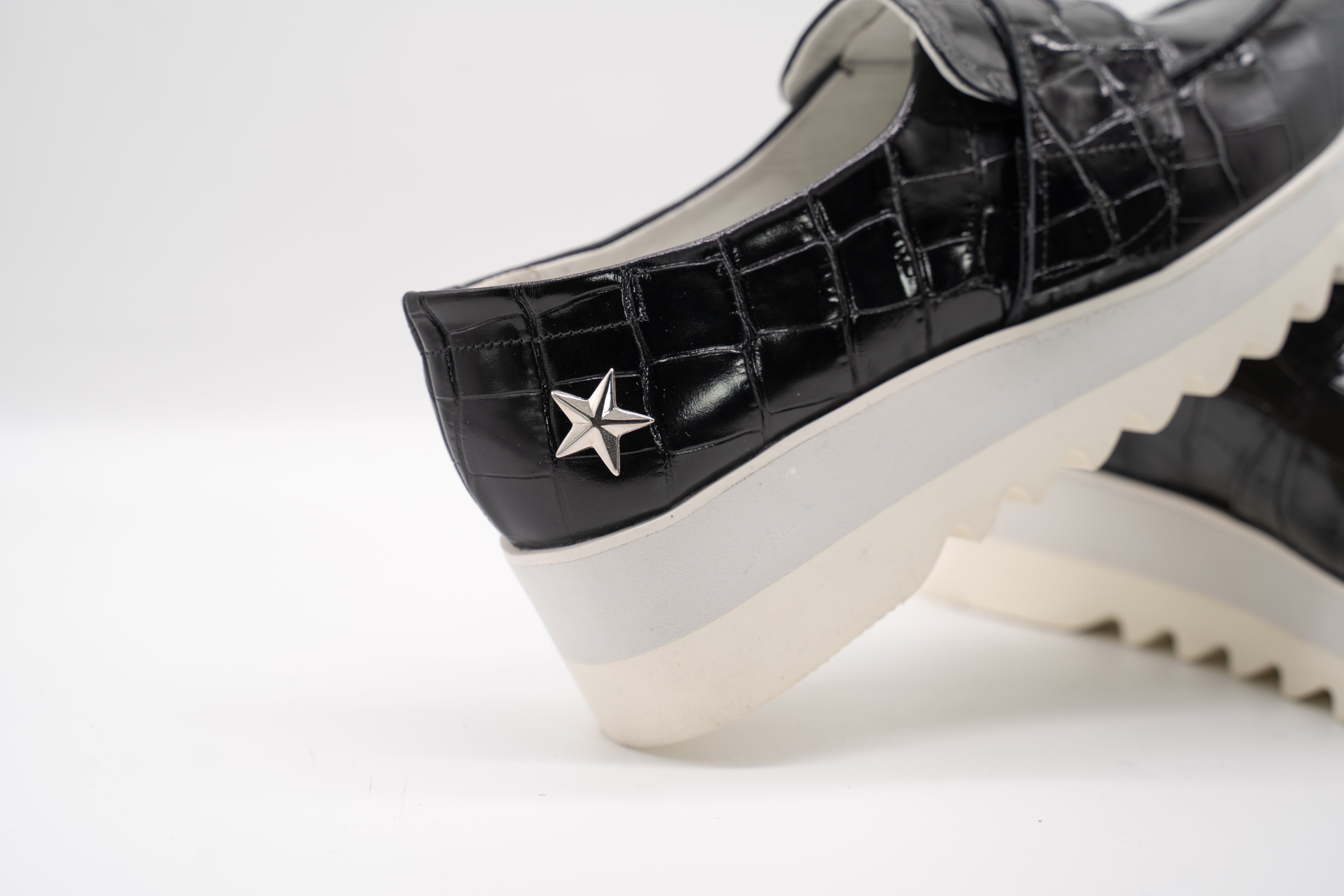 ブラッククロコローファー