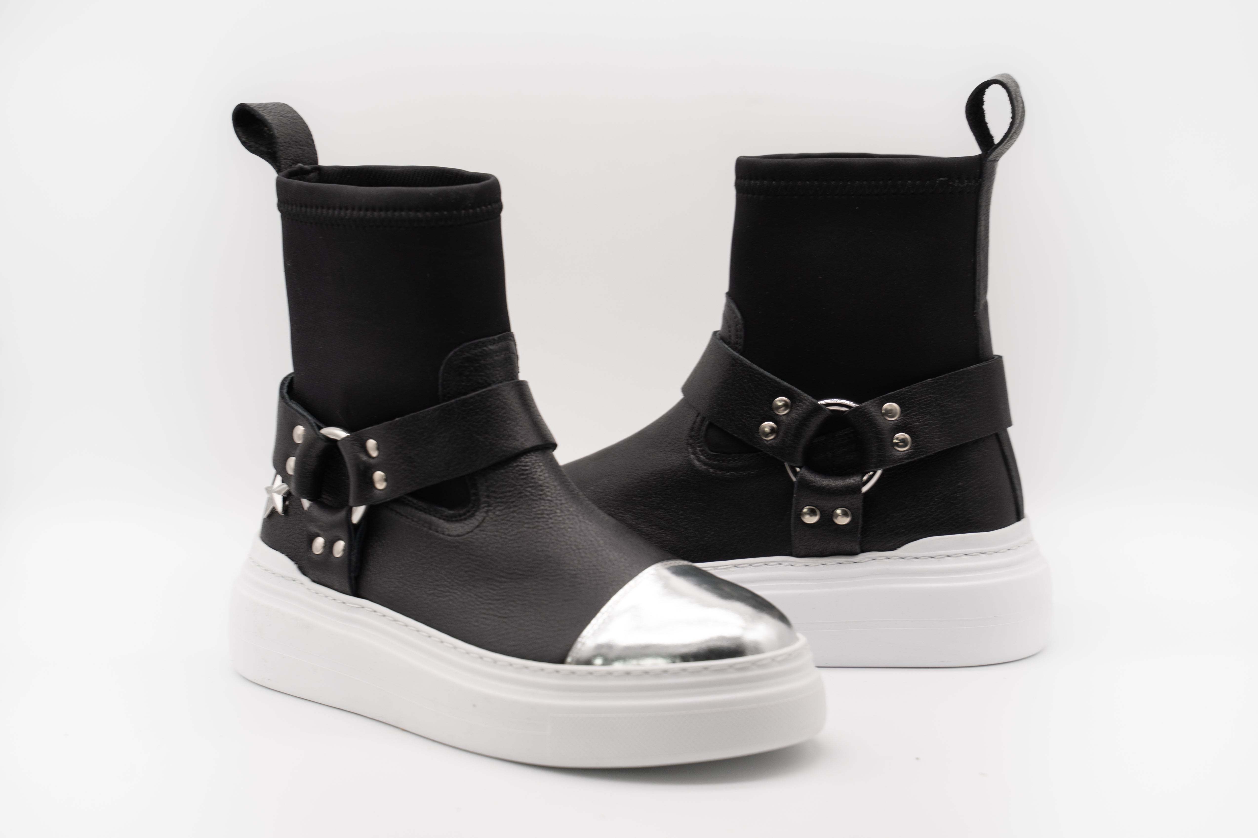 Harness stretch boots